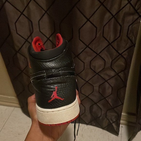 Black and red 1s - Picture 4 of 5